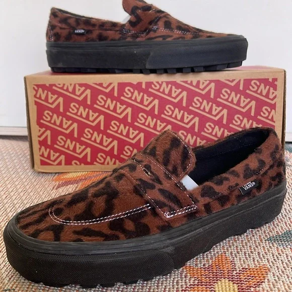 Van’s WMNS Style 53
Leopard Brown/Black
VN000CQPY49
Sneakers - Picture 15 of 16